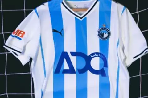 تخليدًا لظهوره في إنتركونتيننتال.. فيفا يطلب قميص بيراميدز للاحتفاظ به في متحفه